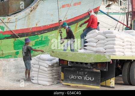 L'Indonésie, Java, Jakarta, dockers, port, Pelabuhan Sunda Kelapa à Jakarta Banque D'Images