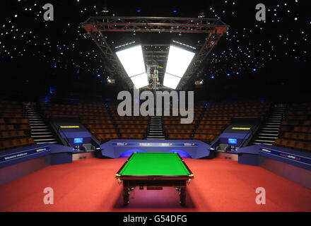 Snooker - Championnats du monde de snooker Betfred.com - jour quinze - le théâtre Crucible.Une vue générale de la table de match et de l'arène pendant les Championnats du monde de Snooker Betfred.com au Crucible Theatre, Sheffield. Banque D'Images