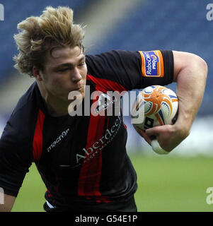 David Denton d'Édimbourg fait une course pour marquer un essai lors du match RaboDirect PRO12 à Murrayfield, Édimbourg. Banque D'Images