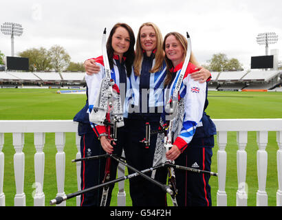 L'équipe féminine de Grande-Bretagne pour le tir à l'arc (gauche-droite) Amy Oliver, Alison Williamson et Naomi Folkard après la conférence de presse à Lords Cricket Ground, Londres. Banque D'Images