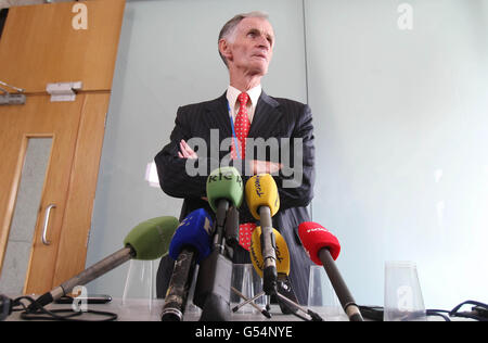 Tom Savage, président du conseil d'administration de RTE, après une rencontre avec le ministre des Communications, Pat Rabbitte, à Dublin. Banque D'Images