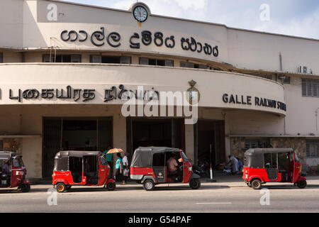 Sri Lanka, Colombo, Galle Road, de la gare d'autorickshaws stationné à l'extérieur Banque D'Images