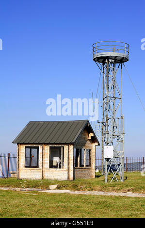 Instruments de mesure météorologique installé au sommet du mont Aigual, l'un des centres les plus importants en France météo. Banque D'Images