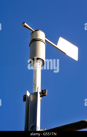 Instruments de mesure météorologique installé au sommet du mont Aigual, l'un des centres les plus importants en France météo. Banque D'Images