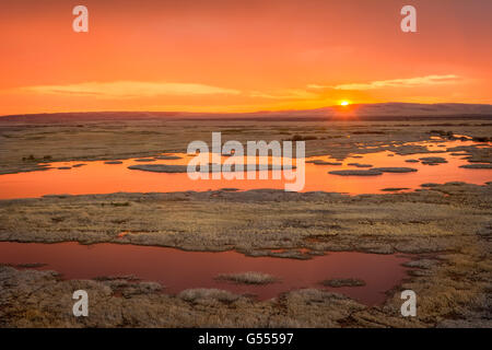 Lever de soleil sur les étangs de Buena Vista Buena Vista surplombent à Malheur National Wildlife Refuge dans l'Est de l'Oregon. Banque D'Images