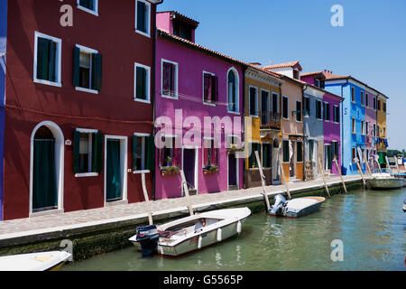 Fondamenta Pontinello Sinistra, sur le Rio Pontinello, Burano, lagune de Venise, Vénétie, Italie Banque D'Images