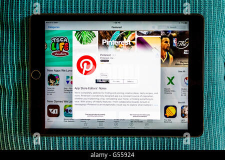 Une page Pinterest est indiqué sur un iPad Air. USA. Banque D'Images