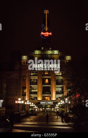 Hard Rock Cafe, Barnes & Noble Booksellers, Pier Quatre Power Plant, Inner Harbor, Baltimore, MD Banque D'Images