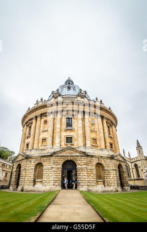 Oxford, Royaume-Uni - 14 août 2015 : Oxford Radcliffe Camera dans un jour nuageux Banque D'Images