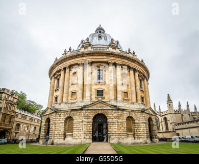 Oxford, Royaume-Uni - 12 août 2015 : Oxford Radcliffe Camera dans un jour nuageux Banque D'Images