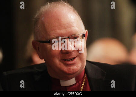 Évêque de Meath et Kildare Richard Clarke au Synode général dans la cathédrale Christ Church, Dublin. Banque D'Images