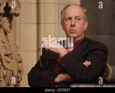 Évêque de Derry et Rapoe Rev Ken Good au Synode général de la cathédrale Christ Church, Dublin. Banque D'Images