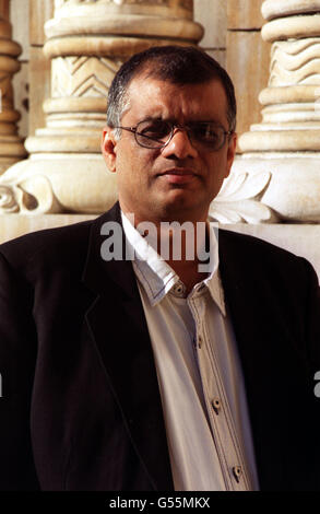 Manoj Shah de Grande-Bretagne, lauréat du BG Wildlife Photographer of the Year 2000, au Natural History Museum de Londres avant d'être récompensé du titre convoité. Banque D'Images