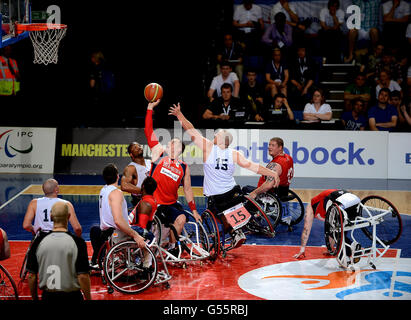 Sport - coupe du monde paralympique 2012 BT - troisième jour - Manchester Regional Arena.Simon Munn, en Grande-Bretagne, tire pendant la troisième journée de la coupe du monde paralympique BT à l'arène régionale de Manchester, à Manchester. Banque D'Images