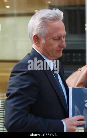 L'investisseur irlandais Patrick McKillen quitte le Rolls Building à la High court, après avoir témoigné. Banque D'Images