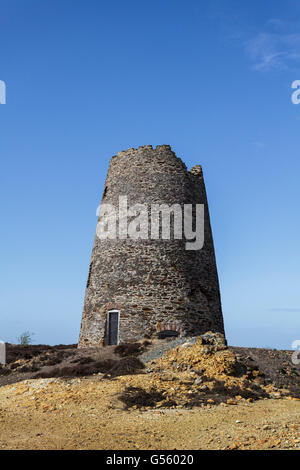 Moulin ruines à Parys Mine de cuivre de montagne sur l'île d'Anglesey Banque D'Images