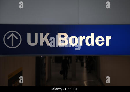 Les contrôles aux frontières du Royaume-Uni à Heathrow Terminal 3 Banque D'Images