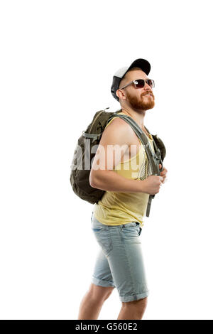 Vue latérale du voyageur barbu à lunettes avec sac à dos Banque D'Images