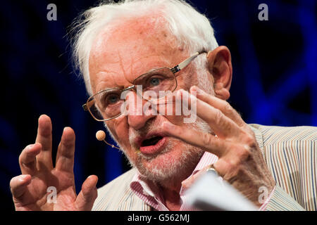 Stanley Wells. Érudit shakespearien, écrivain, professeur et éditeur , président d'honneur de la naissance de Shakespeare Trust, professeur émérite à l'Université de Birmingham, le Hay Festival de la littérature et les arts, Hay-on-Wye, Powys, Pays de Galles, UK, 01 juin 2016 Banque D'Images