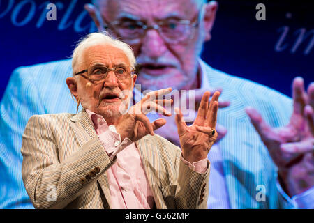 Stanley Wells. Érudit shakespearien, écrivain, professeur et éditeur , président d'honneur de la naissance de Shakespeare Trust, professeur émérite à l'Université de Birmingham, le Hay Festival de la littérature et les arts, Hay-on-Wye, Powys, Pays de Galles, UK, 01 juin 2016 Banque D'Images