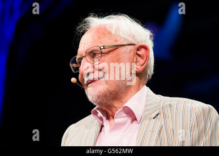 Stanley Wells. Érudit shakespearien, écrivain, professeur et éditeur , président d'honneur de la naissance de Shakespeare Trust, professeur émérite à l'Université de Birmingham, le Hay Festival de la littérature et les arts, Hay-on-Wye, Powys, Pays de Galles, UK, 01 juin 2016 Banque D'Images