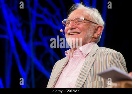 Stanley Wells. Érudit shakespearien, écrivain, professeur et éditeur , président d'honneur de la naissance de Shakespeare Trust, professeur émérite à l'Université de Birmingham, le Hay Festival de la littérature et les arts, Hay-on-Wye, Powys, Pays de Galles, UK, 01 juin 2016 Banque D'Images