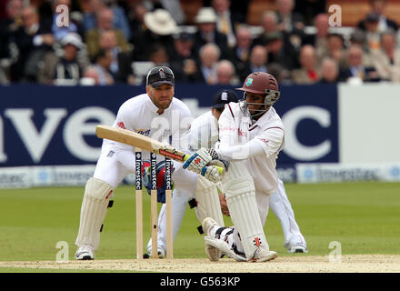 West Indies Shivnarine Chanderpaul chauves-souris pendant le match d'essai international d'Investec au terrain de cricket de Lords, Londres. Banque D'Images