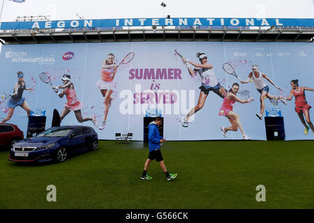 Vue générale que la pluie retarde jouer au cours de la première journée de la 2016 International AEGON à Devonshire Park, Eastbourne. ASSOCIATION DE PRESSE Photo. Photo date : lundi 20 juin 2016. Voir TENNIS histoire PA Eastbourne. Crédit photo doit se lire : Steve Paston/PA Wire. RESTRICTIONS : usage éditorial uniquement, pas d'utilisation commerciale sans autorisation préalable, veuillez contacter PA Images pour plus de renseignements : Tél :  +44 (0) 115 8447447. Banque D'Images