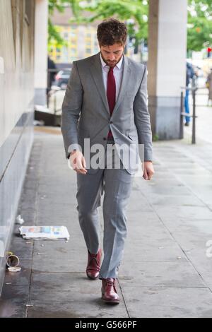 L'Angleterre et Sale Sharks rugby player Danny Cipriani laissant Westminster Magistrates' Court, Londres, où il est jugé pour l'alcool au volant. Banque D'Images