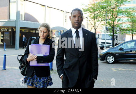 Le joueur de football de Sunderland Titus Bramble arrive aujourd'hui au tribunal de la Couronne de Teeside où il sera jugé aujourd'hui accusé d'avoir agressé sexuellement deux femmes. Banque D'Images