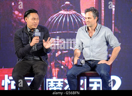 Beijing, Chine. 20 Juin, 2016. Haowei Directeur Zhu (L) prend la parole lors d'une premiere conférence de presse du film "Maintenant vous me voyez 2' à Beijing, capitale de Chine, le 20 juin 2016. © Zhang Lei/Xinhua/Alamy Live News Banque D'Images