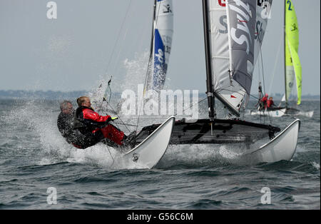 Kiel-Schilksee, Allemagne. 20 Juin, 2016. Les marins allemand Horst Miera et Janneke Fock dans leur bateau de Hobie 16 class on course dans l'eau pendant une régate dans le cadre de la Semaine de Kiel en 2016 Kiel-Schilksee, Allemagne, 20 juin 2016. Photo : Carsten REHDER/DPA/Alamy Live News Banque D'Images