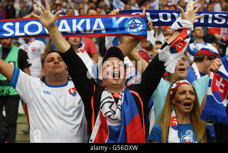 Saint Etienne, France. 20 Juin, 2016. Fans de Slovaquie cheer avant l'Euro 2016 Groupe B match de football entre l'Angleterre et la Slovaquie à Saint-Etienne, France, 21 juin 2016. Source : Xinhua/Alamy Live News Banque D'Images