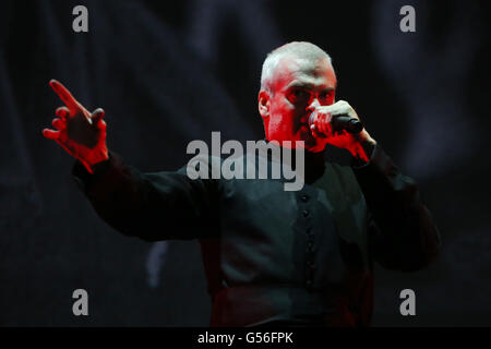 Zagreb, Croatie. 20 Juin, 2016.  : Gutterdämmerung avec Henry Rollins, accompagné d'un live rock 'n' roll band joue sur la scène principale pour le premier jour de 11e festival INmusic situé sur le lac Jarun à Zagreb, Croatie. Gutterdämmerung est un nouveau rock 'n' roll / film / concept concert de l'esprit de l'artiste visuel Bjorn Tagemose belgo-suédoises. Gutterdämmerung rock show s'inscrit dans le cadre de l'expérience cinéma immersif en vedette certains des plus grands noms de rock sur la planète y compris Grace Jones, Iggy Pop, Henry Rollins, Eagles of Death Metal, Jesse Hughes, Motörhead Lemmy, Tom Araya, Ma Banque D'Images