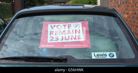 Manchester, UK. 21 Juin, 2016. Une circulaire soutenant le vote restent campagne est en bonne position sur la fenêtre arrière d'un partisan du travail;s voiture. Crédit : John Fryer/Alamy Live News Banque D'Images