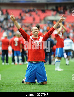 Matty Blair, le meilleur buteur de but de York City, célèbre la victoire de la finale de la promotion de la division du pari Blue Square à la fin du match Banque D'Images