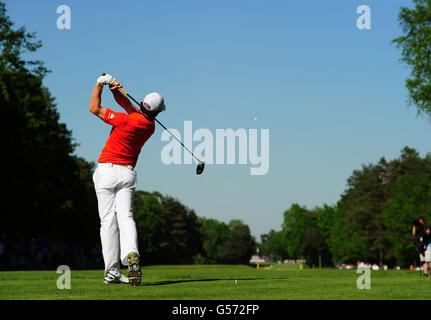 Golf - Championnat BMW PGA 2012 - deuxième jour - Wentworth Golf Club.Rory McIlroy, d'Irlande du Nord, part le 15 e tour lors du deuxième tour à Wentworth Banque D'Images