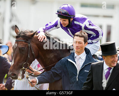 Jockey Joseph O'Brien fête sur Camelot après avoir remporté le Derby d'Investec lors de la Journée du Derby d'Investec au champ de courses d'Epsom. Banque D'Images