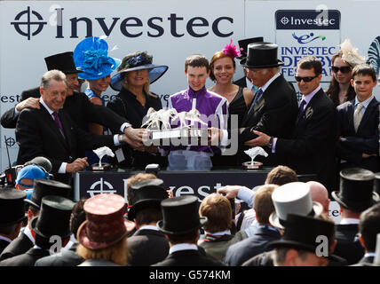 Les courses de chevaux - Investec Derby Festival - Jour deux - Investec Derby Day - l'hippodrome d'Epsom Banque D'Images