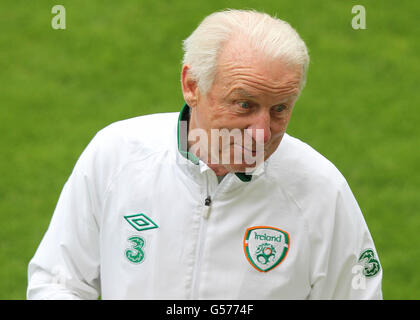 Football - UEFA Euro 2012 - session d'entraînement de la République d'Irlande - Stade municipal.Giovanni Trapattoni, directeur de la République d'Irlande, lors d'une session de formation au stade municipal de Gdynia, en Pologne. Banque D'Images