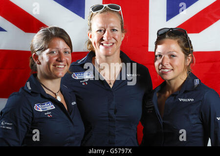 Voile - Team GB Photocall - Weymouth.L'équipe de voile de British Olympic Match Racing Lucy MacGregor (à gauche), Annie Lush et Kate MacGregor (à droite) pendant la séance photo de Weymouth. Banque D'Images