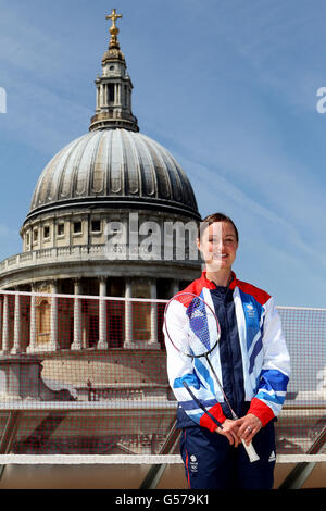 Susan Egelstaff en Grande-Bretagne est nommée membre de l'équipe de badminton du Royaume-Uni pour participer aux Jeux Olympiques de 2012 lors d'une séance photo à la Bourse de Londres. Banque D'Images