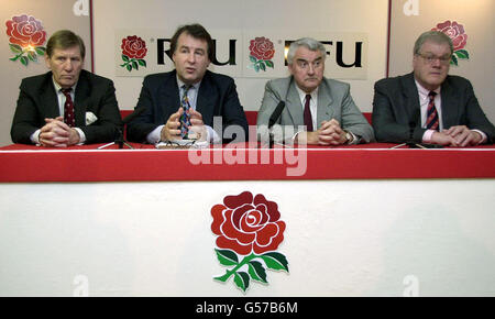 Membres de l'Union de football de Rugby L-R : Budge Rogers, président, Francis Baron, directeur général, Brian Baister,Président du conseil d'administration et Fran Cotton, président du Club England lors d'une conférence de presse au stade Twickenham.*...Les joueurs d'Angleterre ont mis fin à leur menace de grève après qu'un accord ait été négocié dans le conflit de rémunération avec l'Union de football de Rugby. Banque D'Images