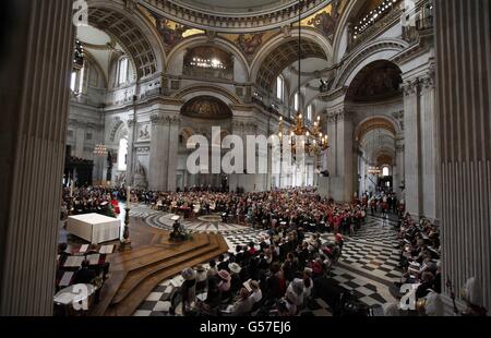 Un service d'action de grâce pour célébrer le Jubilé de diamant de la reine Elizabeth II a lieu à la cathédrale Saint-Paul, à Londres. Banque D'Images