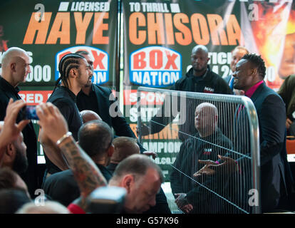 Boxe - David Haye et Dereck Chisora Press Conference - Park Plaza Riverbank.David Haye (à gauche) et Derek Chisora lors de la conférence de presse à Park Plaza Riverbank, Londres. Banque D'Images