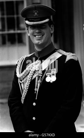 MAJOR HUGH LINDSAY : un fichier non daté de l'ancien Équerry à la reine, le major Hugh Lindsay des 9e/12e Royal Landers (Prince de Galles), tué dans une avalanche près de Klosters, en Suisse, tout en skier avec des membres du parti Royal. Le major Lindsay est Équerry à la reine de 1983 à 1986. Banque D'Images