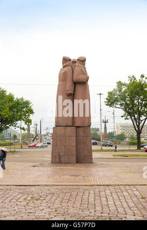 RIGA, Lettonie - JUIN 10,2016 : Monument de tirailleurs lettons (1971) à Riga, Lettonie. Banque D'Images