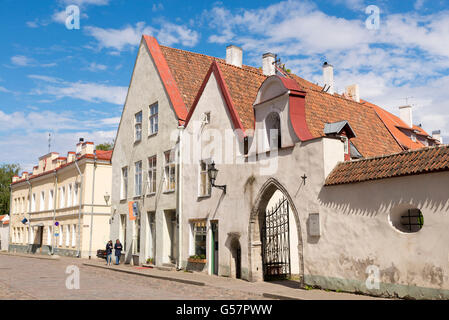 TALLINN, Estonie- 12 juin 2016 : une rue calme dans le centre historique de Tallinn, Estonie Banque D'Images