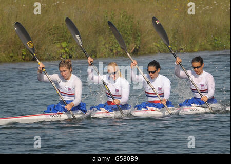 Membres de l'équipe de sprint en canot GB (de gauche à droite) Jess Walker, Rachel Cawthorn, Angela Hannah et Louisa Sawers, qui participeront au K4 500m lors de l'annonce de l'équipe GB Canoe Sprint au Eton College Rowing Centre, à Windsor. Banque D'Images