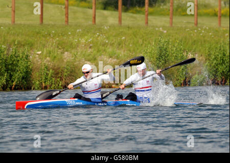 Liam Heath (à gauche) et Jon Schofield, membres de l'équipe de sprint de Canoe Sprint, qui participeront au championnat K2 200m lors de l'annonce de la sprint de Canoe de Team GB au Eton College Rowing Centre, à Windsor. Banque D'Images